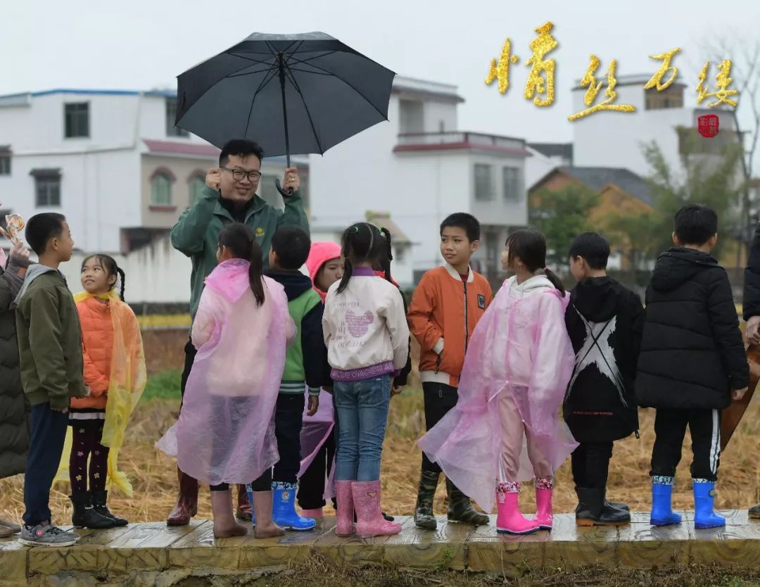 电影《情丝万缕》鹿寨取景 冒雨拍摄超敬业(图2)