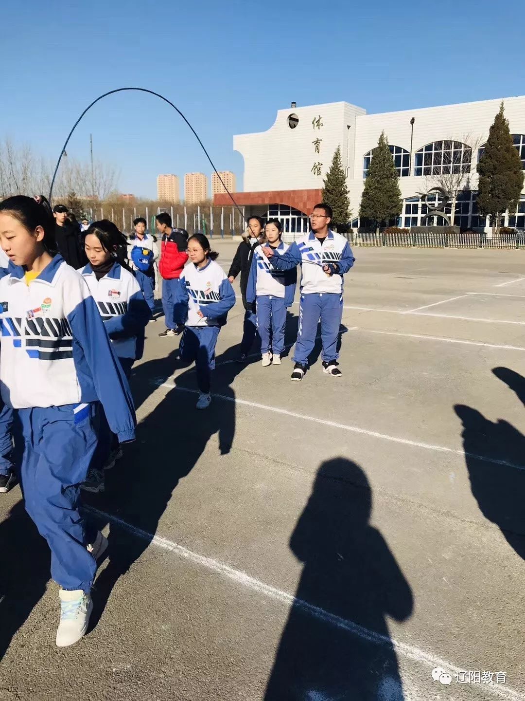 辽化高中高一年部举行跳绳比赛