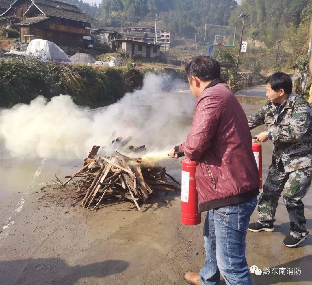 天柱消防联合旅游局深入村寨进行消防演练培训