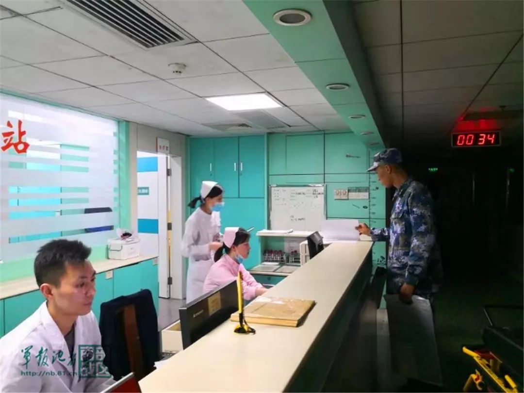 南部战区总医院积极救治驻香港部队受伤士兵