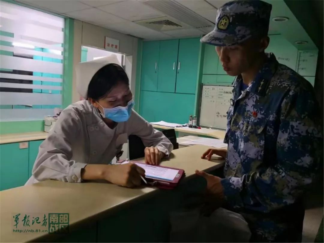 南部战区总医院积极救治驻香港部队受伤士兵