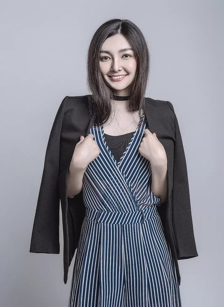 张婧婷现就职于fm95.