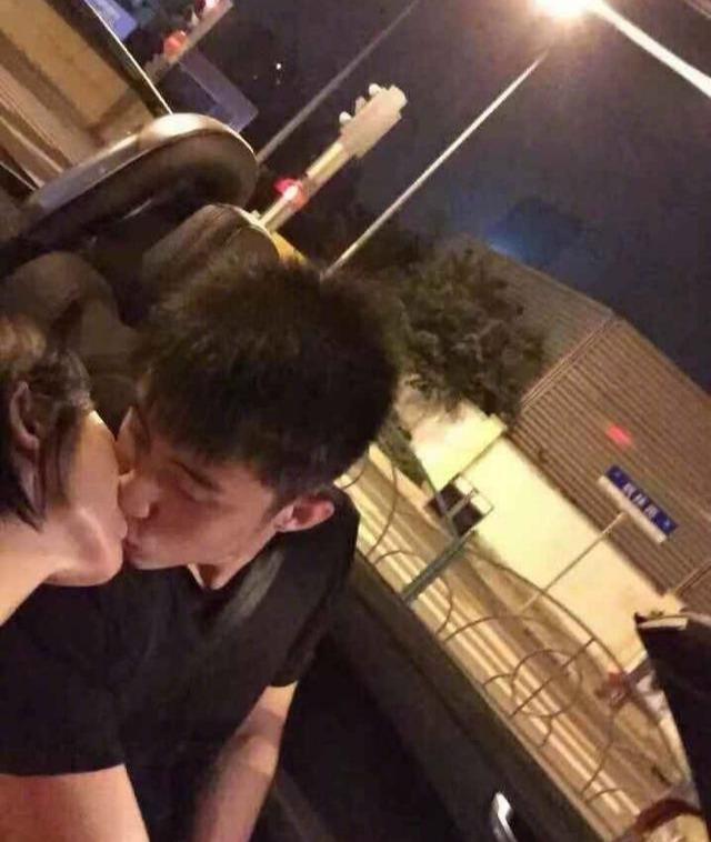 實錘了？黃景瑜結婚證疑曝光，他樣子有點苦好像並沒有結婚的喜悅 娛樂 第5張