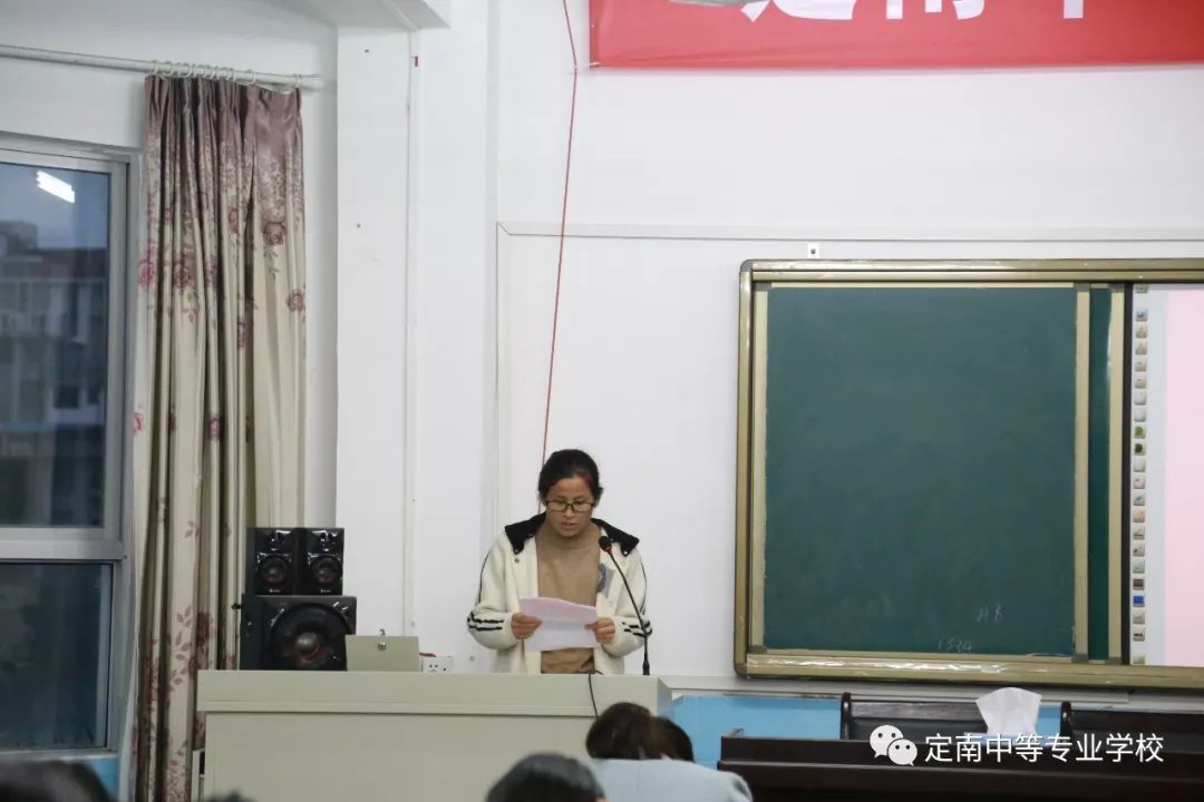 优化课堂,以研促教——定南中专召开"高效课堂"教学研讨会