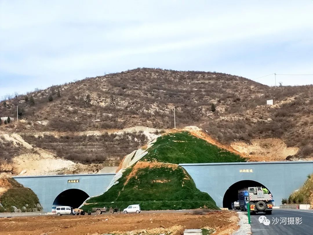 太行山高速公路沙河段共设计2处互通(渡口互通,册井互通),1处服务区