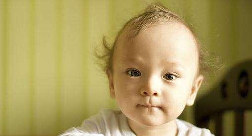 為什麼寶寶剛出生的時候頭髮稀疏都有差別呢？有哪些原因呢？ 親子 第4張