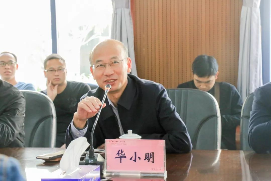 临川二中华小明校长笑言,他与谢校长是"一见如故相逢恨晚":"来到顺德