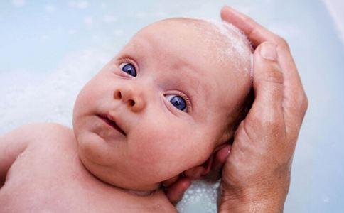 為什麼寶寶剛出生的時候頭髮稀疏都有差別呢？有哪些原因呢？ 親子 第2張