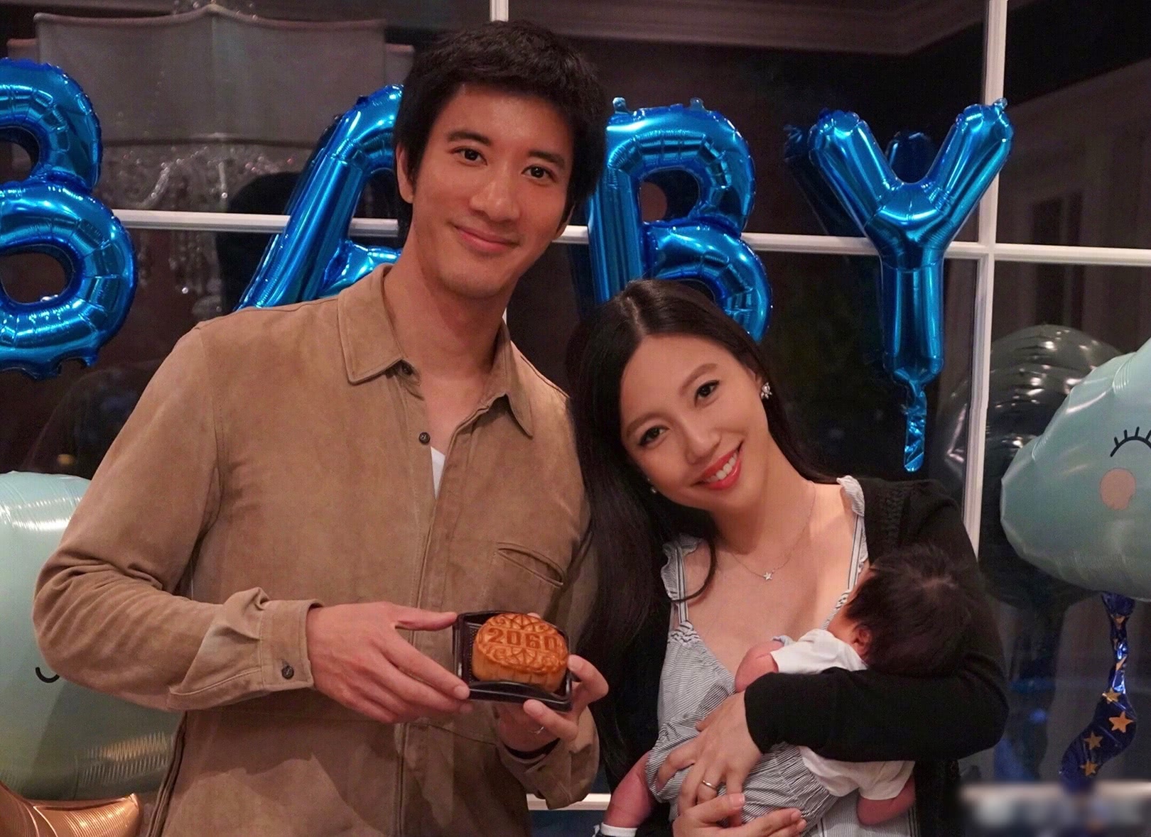 王力宏嬌妻李靚蕾曬三個月大的兒子，小王子頭髮濃密，乖巧可愛 娛樂 第7張