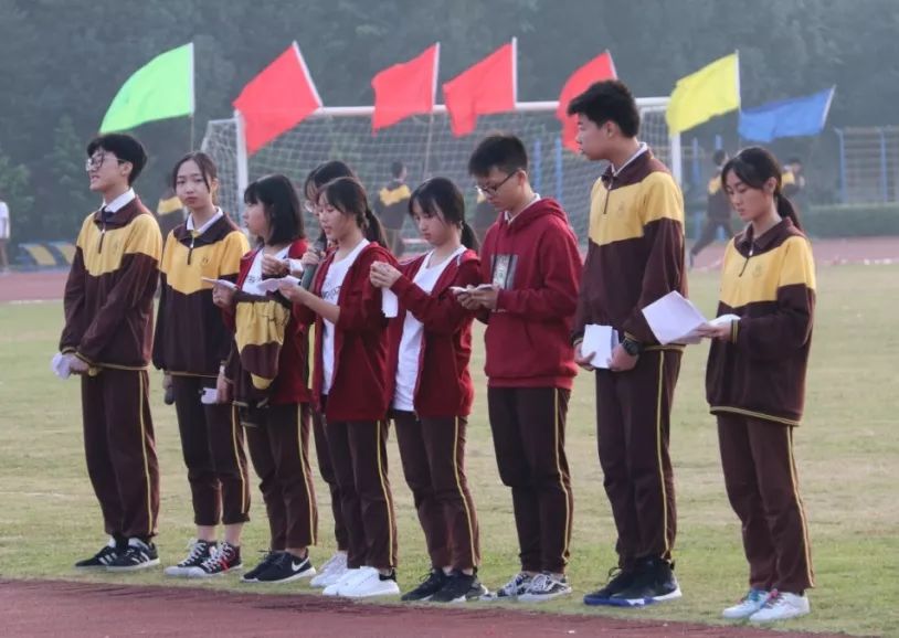 锻炼体格,健全人格 ——东莞市翰林实验学校中学部第13届田径运动会