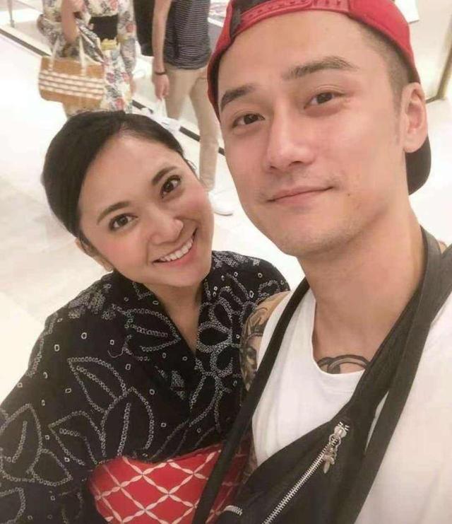 實錘了？黃景瑜結婚證疑曝光，他樣子有點苦好像並沒有結婚的喜悅 娛樂 第1張