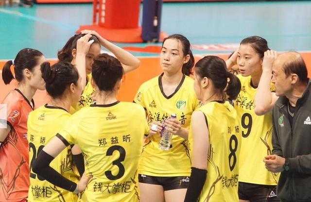 女排焦点战辽宁3-0横扫福建!郑益昕11分难救主 胡铭媛