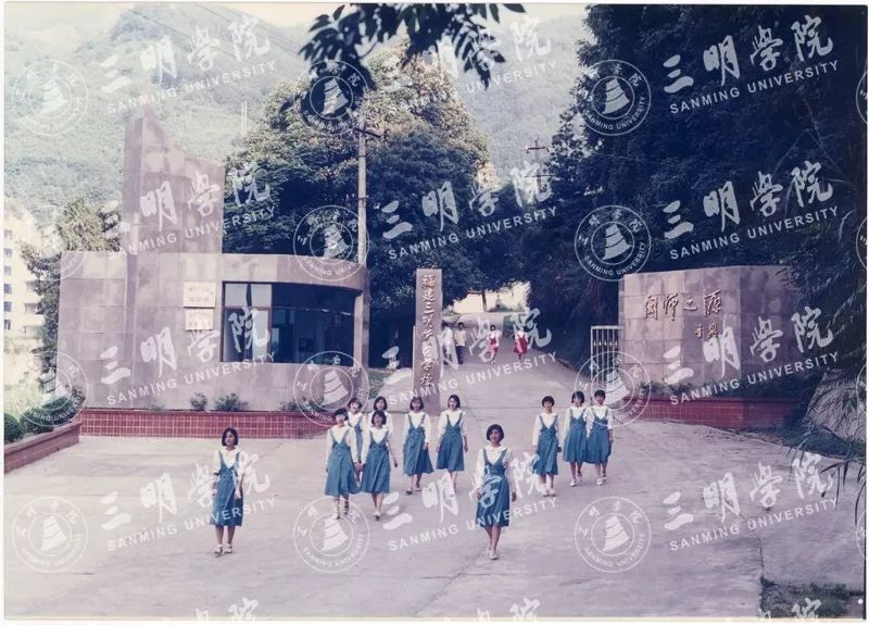 1978年9月,我从部队转业到三明师范任职,曾负责学校的后勤工作.