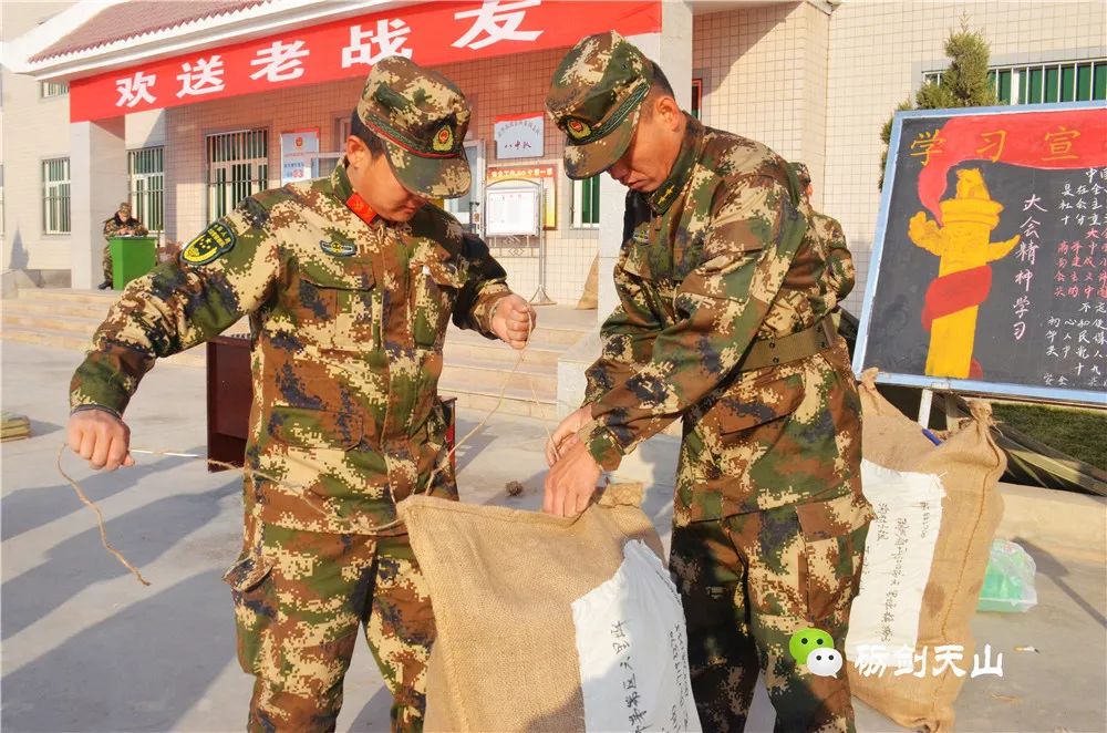 又是一年退伍季,他们在这个严寒的季节温暖了老兵的心窝