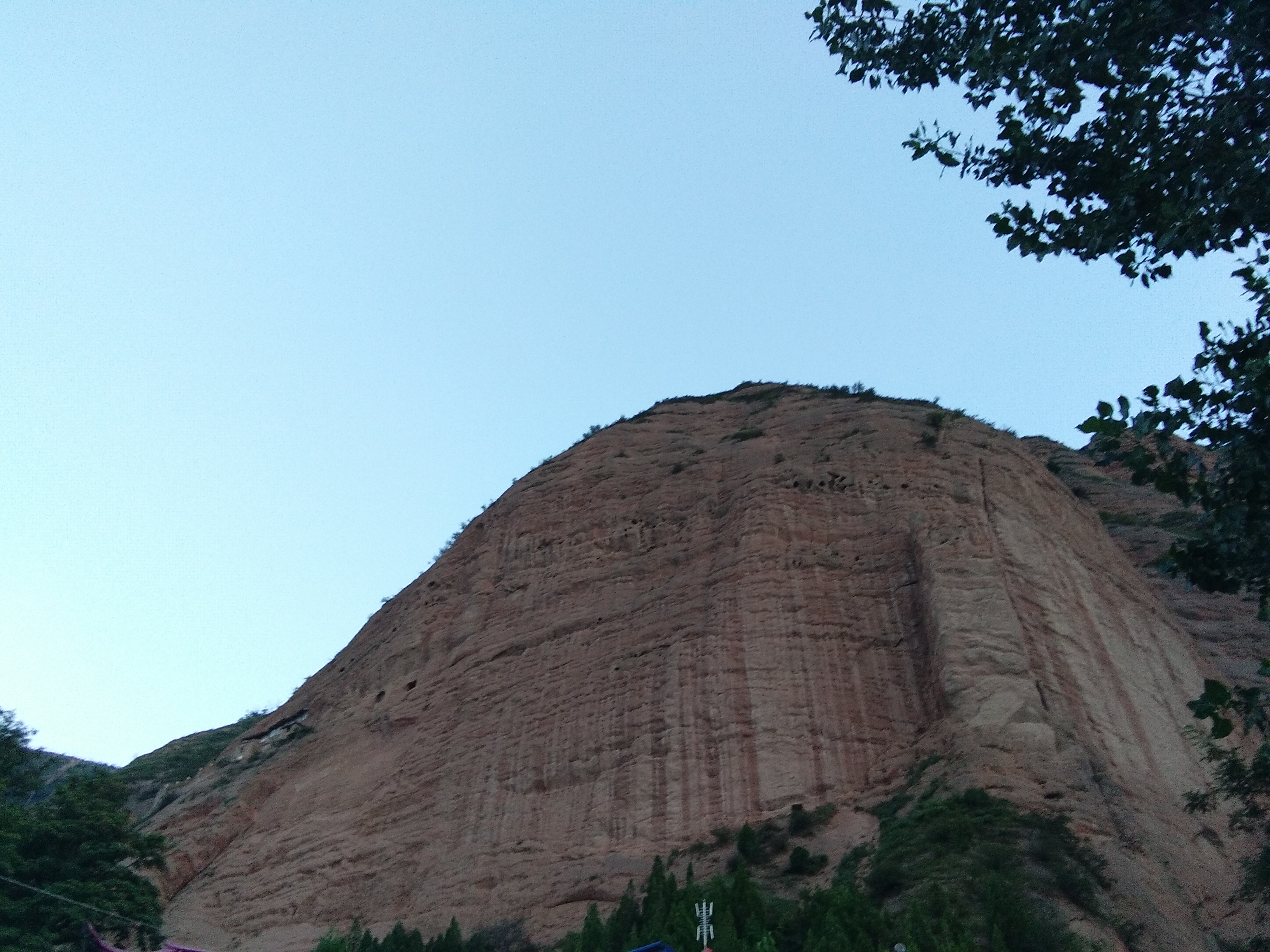 甘谷皇天庙坐落于城西十里铺史家村,是甘谷境内现存最完整最大的皇天