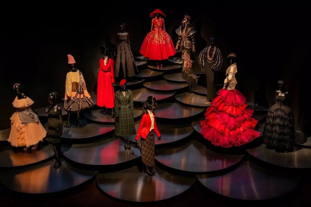 回顾展| dior:从巴黎走向世界