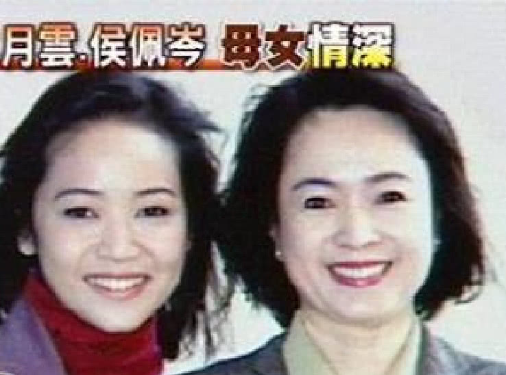 侯佩岑的母亲叫林月云,她是香港70年代著名的闽南语演员,她的一生有两