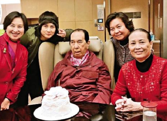 何鴻燊97歲大壽上熱搜，四房太太奔走慶祝，令人矚目 娛樂 第5張