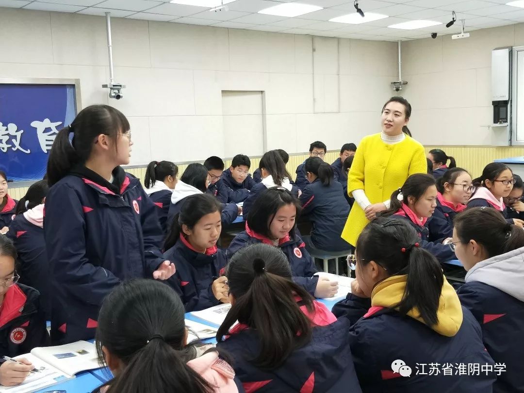 在探究氯气的性质时,宿迁中学董雨新老师整节课运用了演示实验,视频