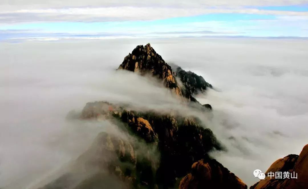 为保障冬季旅游安全,根据《黄山风景区天都峰,莲花峰旅游管理办法》