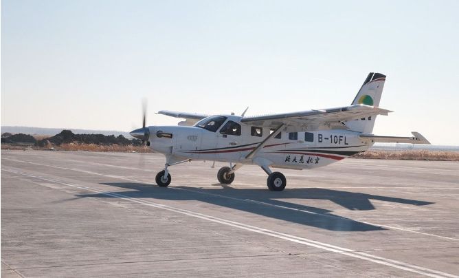 2018年11月23日上午10:38,首航航班乘客乘坐大棕熊kodiak100飞机顺利