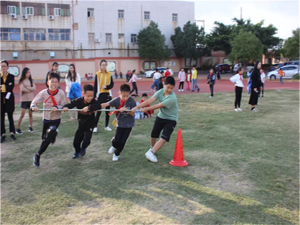 双山中心小学:"一起燃烧卡路里"第九届趣味运动会