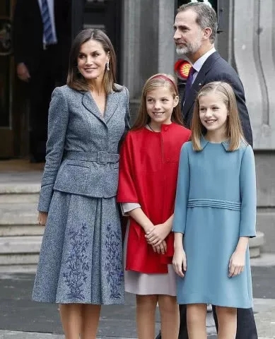 13岁西班牙公主:未来的女王，不仅颜值爆表还是学霸