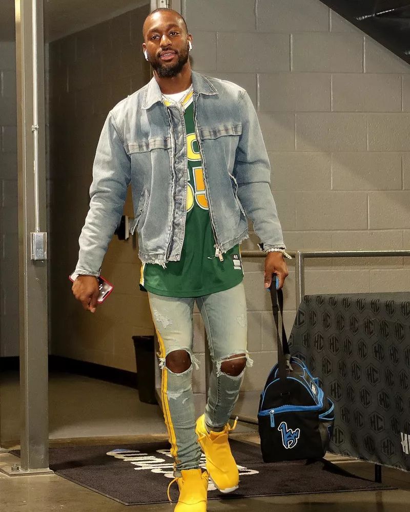 kemba walker   air jordan    "yellow suede"