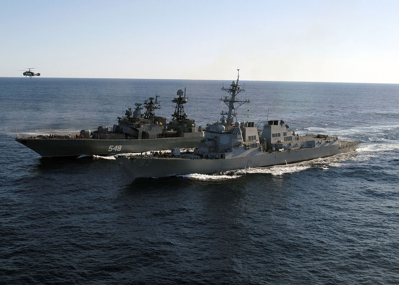 拉森号驱逐舰(uss lassen (ddg-82))是美国海军阿利·伯克级驱逐舰的