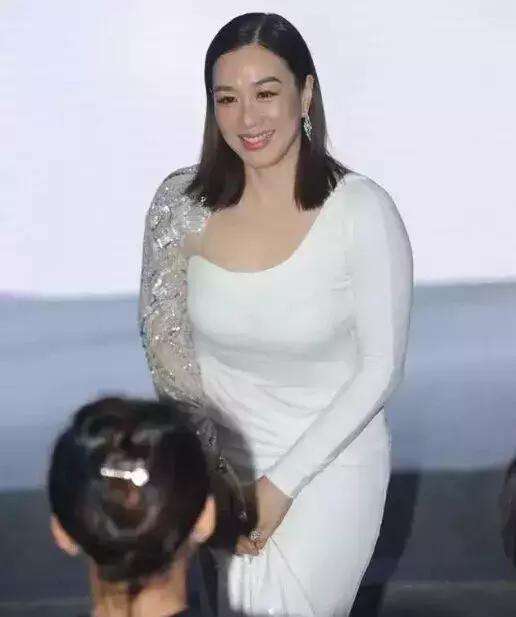 钟丽缇拼四胎被女儿反对,背后原因既现实又无奈!