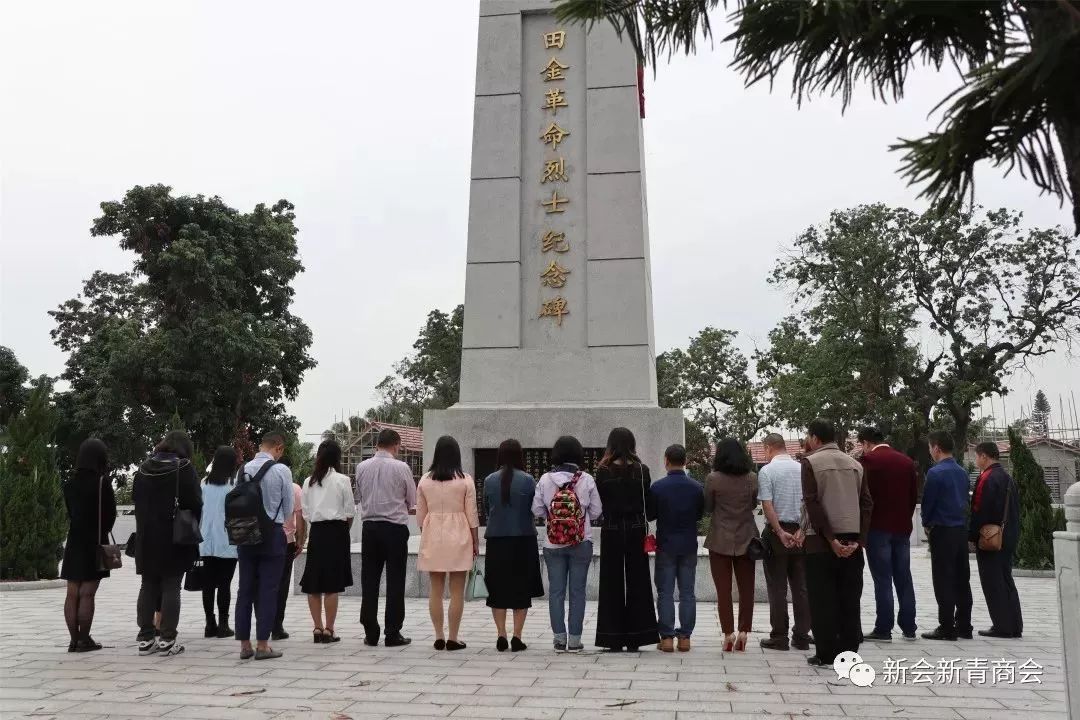 探访老党员干部最后,他们跟村委,社工一同入户探访慰问周翻所,周积汉