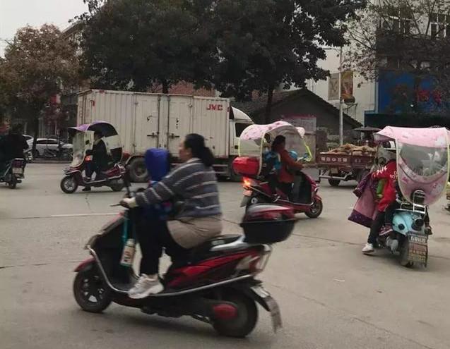 电动车雨棚不可靠 生命安全最重要