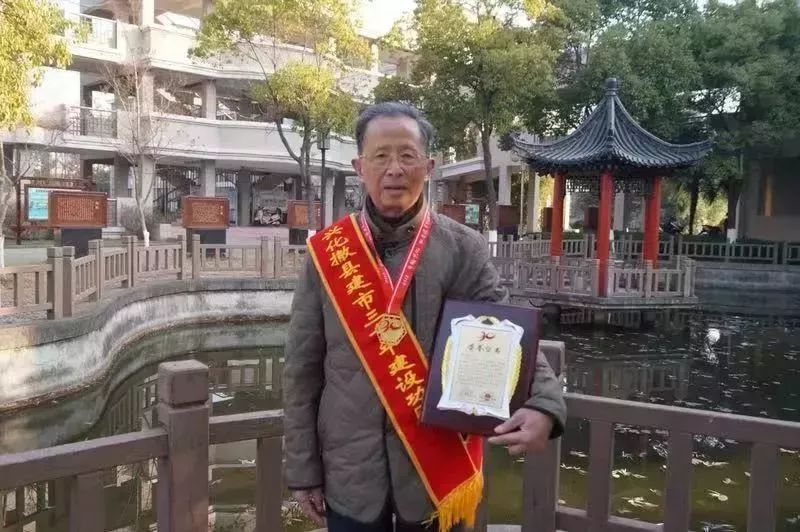 泰州这个男子荣获世界吉尼斯纪录,世界仅3人._任祖镛