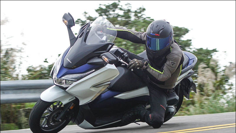 舒适的通勤体验2019款本田forza中型踏板摩托车试驾体验