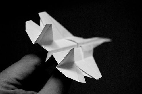 你知道有纸飞机,你见过折纸战斗机吗?