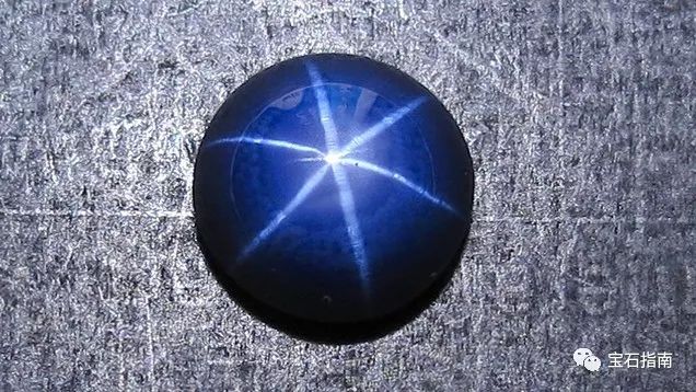 鉴定星光效应也能作假合成星光红蓝宝石如何鉴别