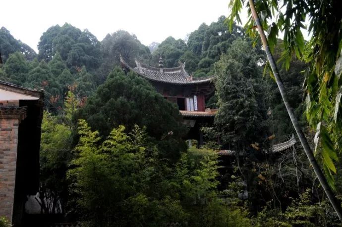 三元宫,土主庙,万寺宫和白龙寺主要包括:涌金寺,清凉台,玉皇阁,普光寺