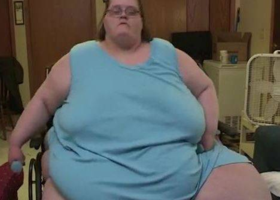 美国最胖女人重1450斤,打破世界纪录,却还要增肥550斤