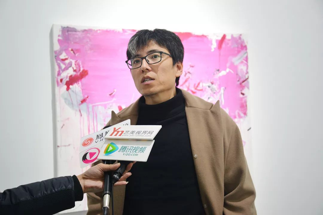 触及之殇李卓涂涂个展于凤凰含章艺术中心开幕