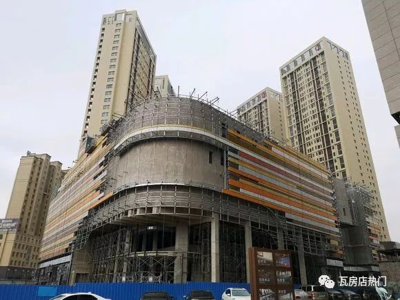 瓦房店旺角建设中的万城休闲广场,是不是要完成了?