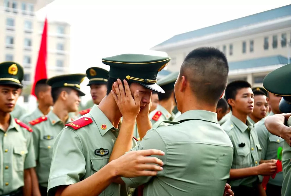 托付与担当——退伍小伙机场遇陌生人的行李托付