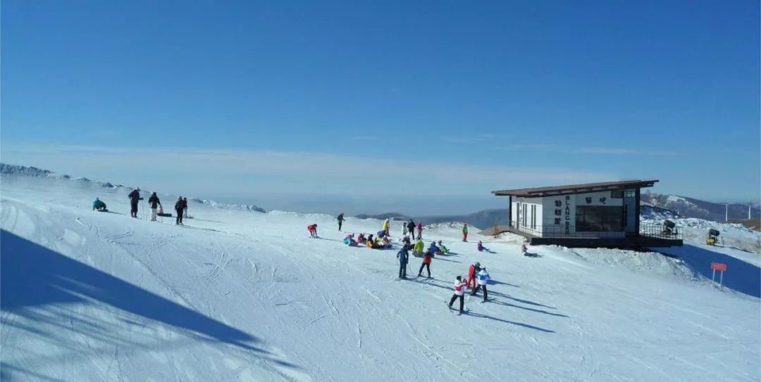 滑雪线路一:【冬季滑雪之旅】五峰国际滑雪场 长生洞二日游399元(住