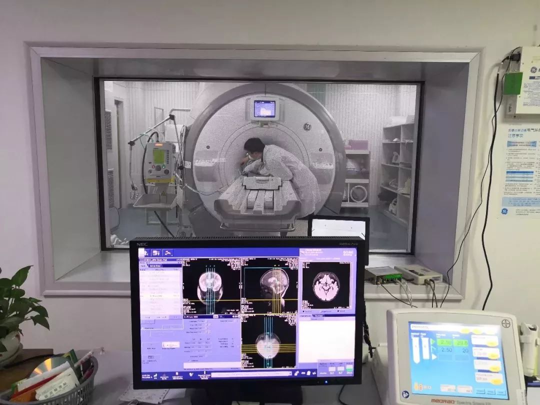 picu首次把呼吸机推进了磁共振检查室