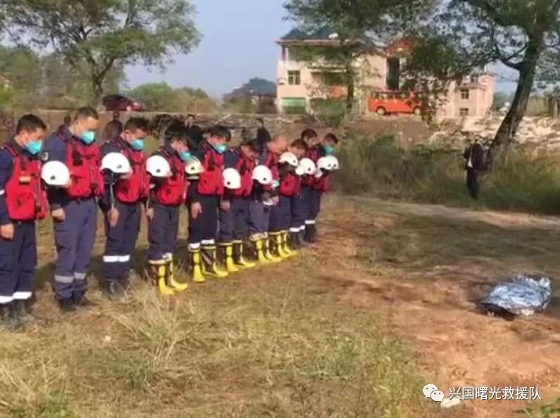 老圩村高兴桥下一少女不慎落水,不幸遇难.