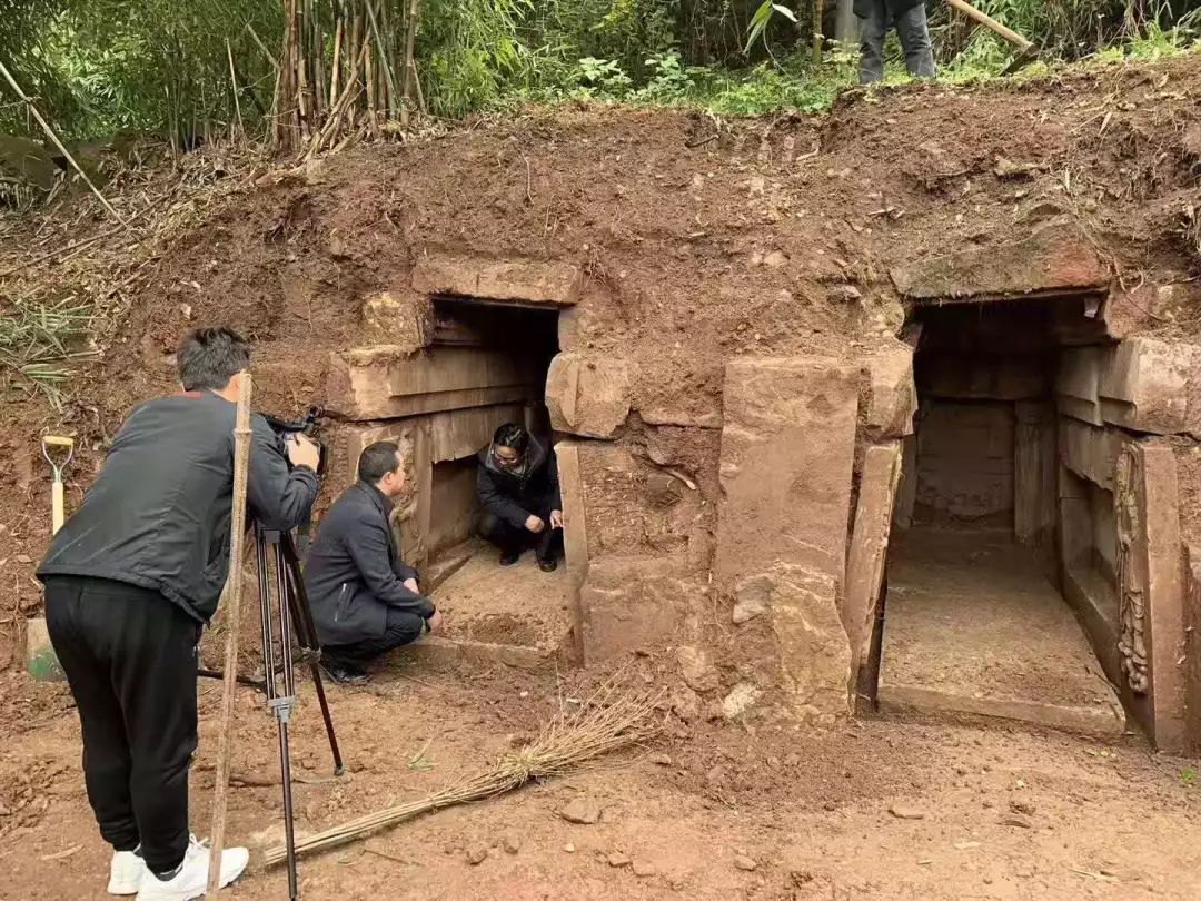 中江仓山发现宋代石室墓,首次出土雕刻武士还有后龛雕刻