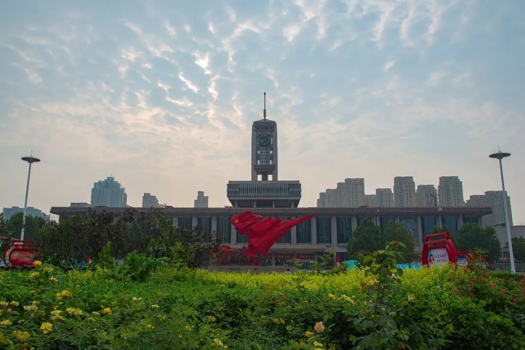 京汉铁路售票厅旧址 京汉铁路售票厅旧址,位于石家庄市新华区新华路