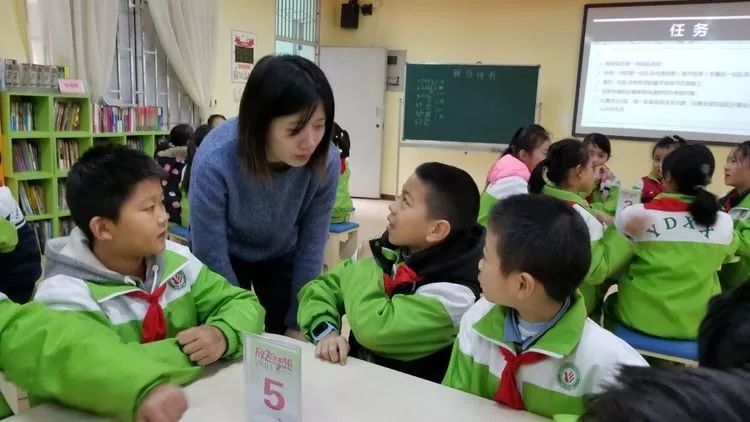 妙手丹心共成长—大邑银都小学与电子科大附小开展教学研讨活动