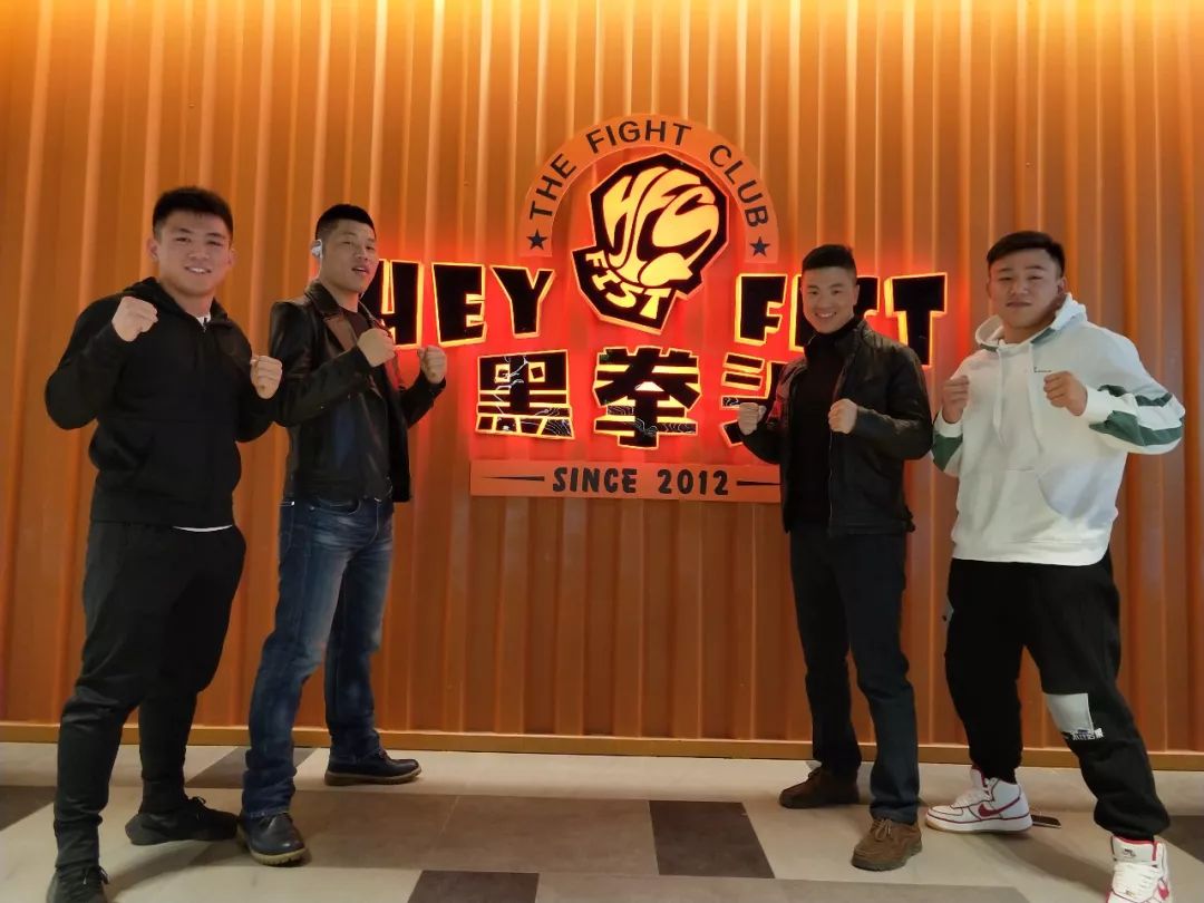 天下ctt的教练团队抵达银川,准备在hey fist 黑拳头搏击俱乐部进行新