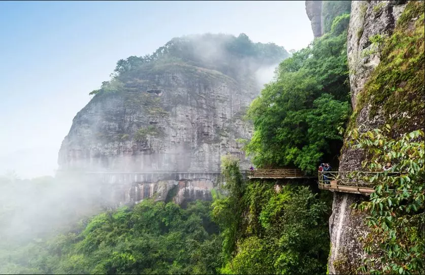 隆武殿,青云路"五奇八景 这里就是五指石风景区 位于广东省梅州市平远