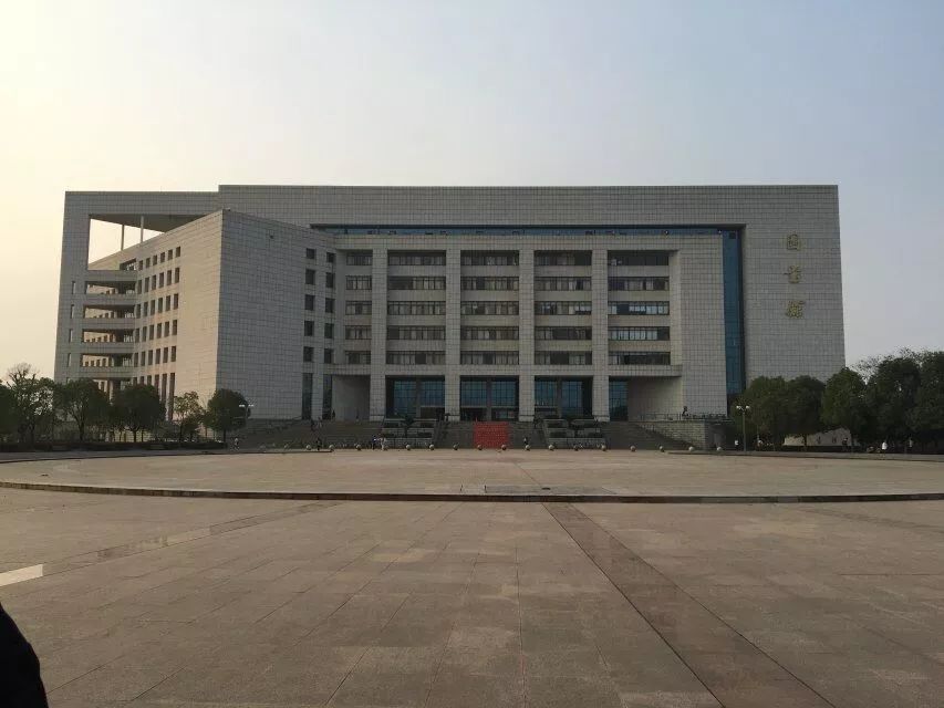 图书馆同时其他科目协调发展武汉纺织大学尤以纺织突出和其他高校相比